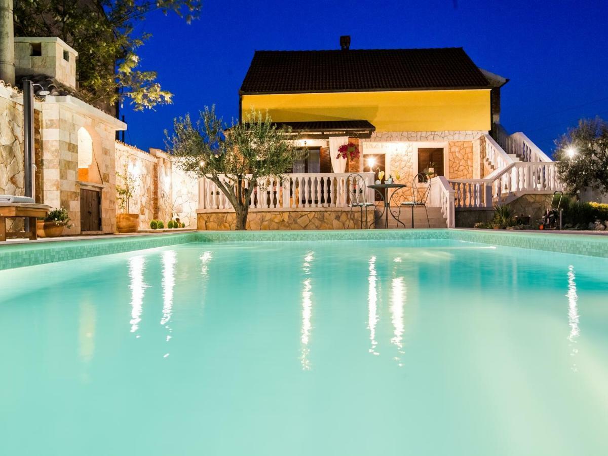 Holiday Home Iva With Pool Sukošan Eksteriør billede